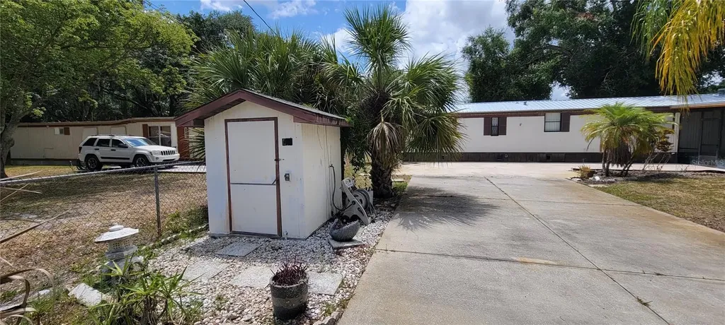 100 Pine Drive Kenansville FL 34739