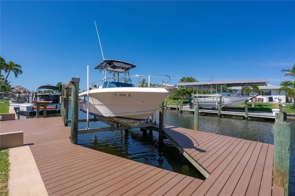 5228 SW 8th Court Cape Coral FL 33914