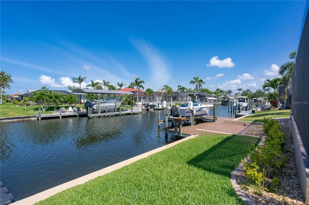 5228 SW 8th Court Cape Coral FL 33914