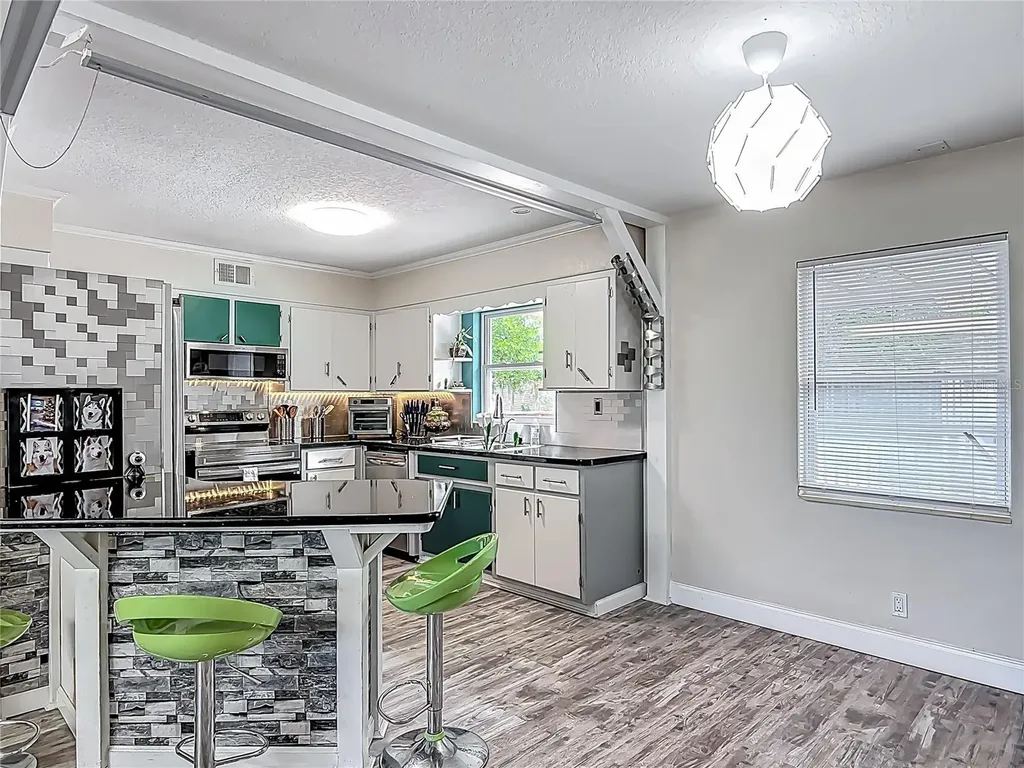 11763 SE Us Highway 301 Belleview FL 34420