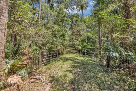 2024 Retreat Road Geneva FL 32732
