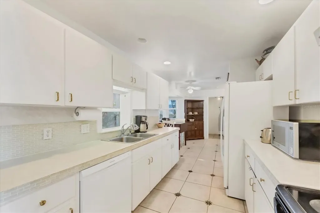 9366 Westminster Avenue Englewood FL 34224