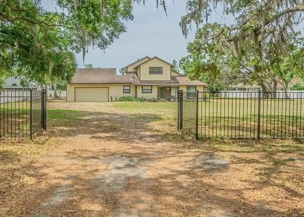 8908 Hixon Road Tampa FL 33626