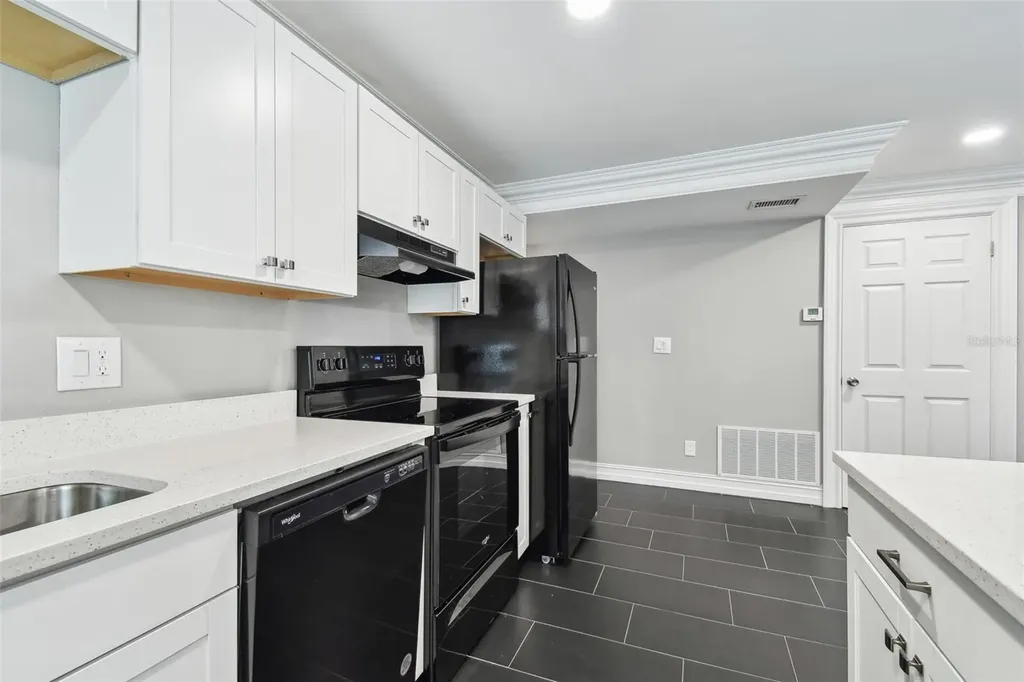 2942 W Bay Drive Belleair Bluffs FL 33770