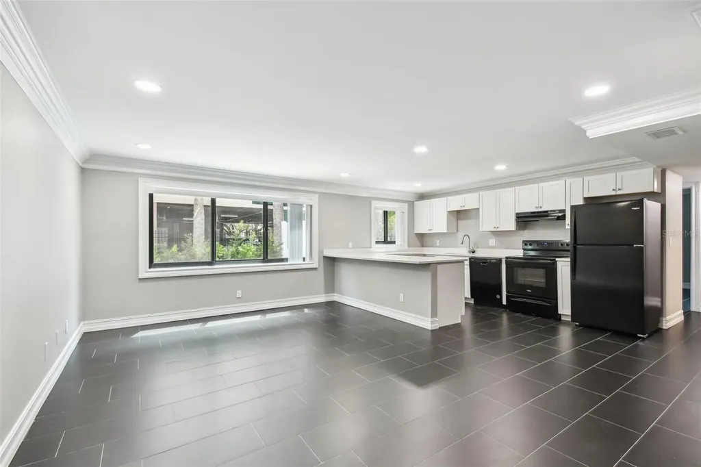 2942 W Bay Drive Belleair Bluffs FL 33770