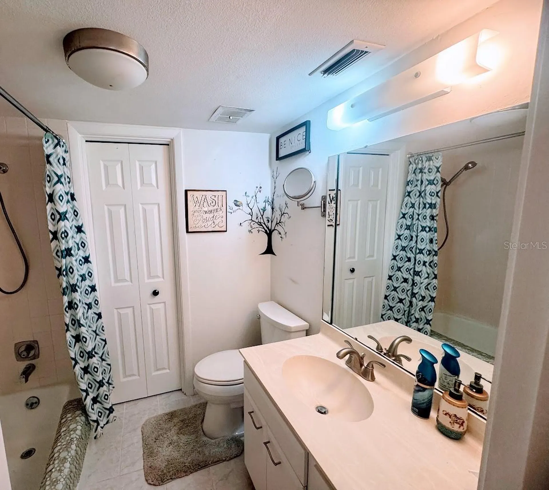 647 Woodlawn Drive Bradenton FL 34210