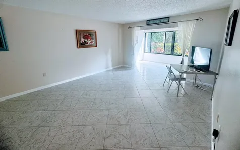 647 Woodlawn Drive Bradenton FL 34210
