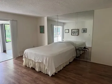 647 Woodlawn Drive Bradenton FL 34210