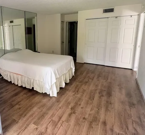 647 Woodlawn Drive Bradenton FL 34210