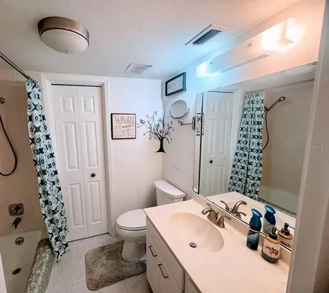 647 Woodlawn Drive Bradenton FL 34210