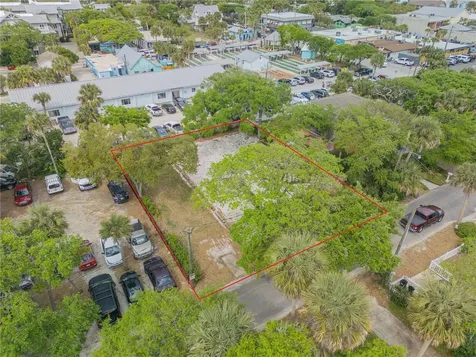 214 Columbus Avenue New Smyrna Beach FL 32169