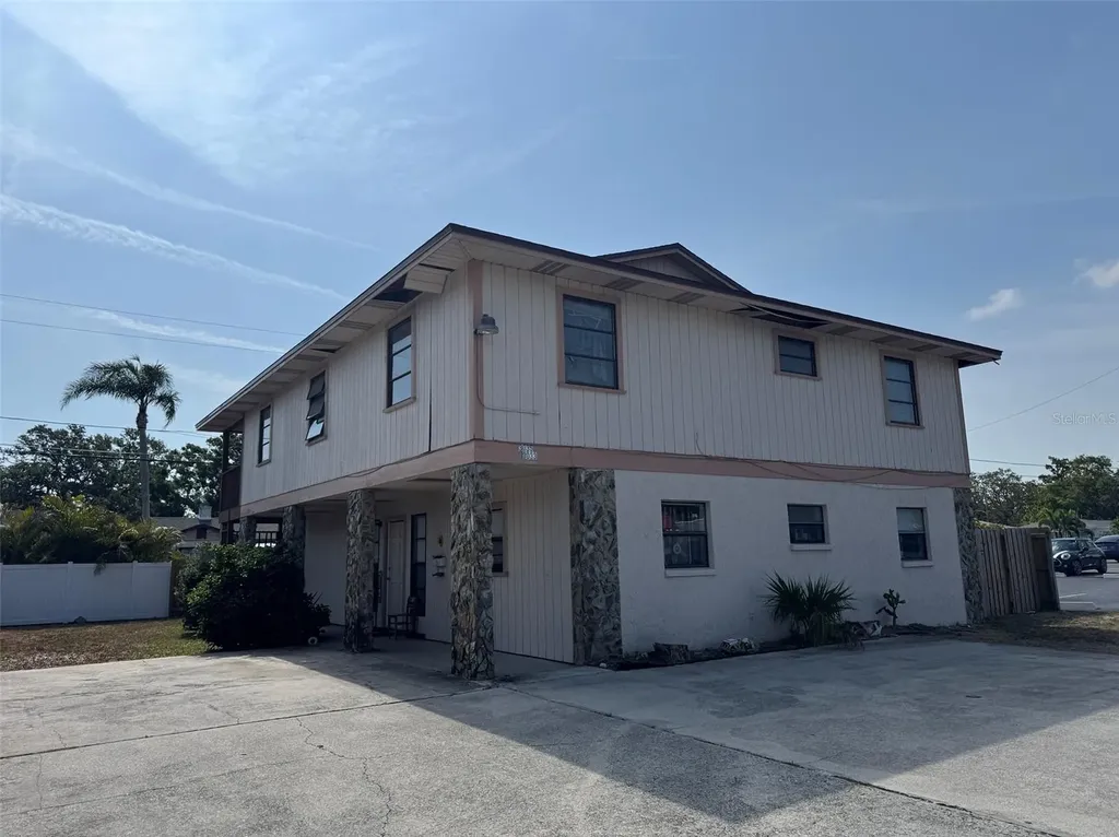 3033 16th Street N St Petersburg FL 33704