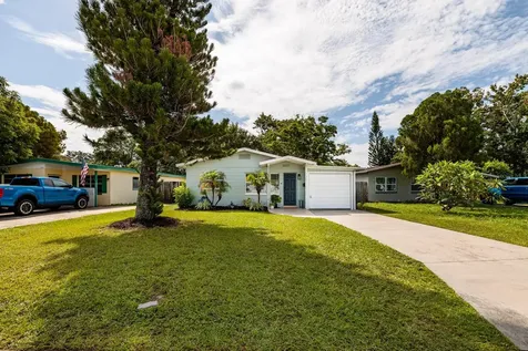 5527 Kelly Drive N St Petersburg FL 33703