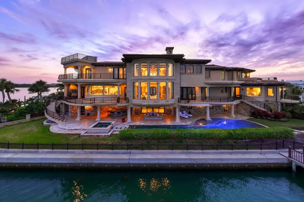 100 Sands Point Drive Tierra Verde FL 33715