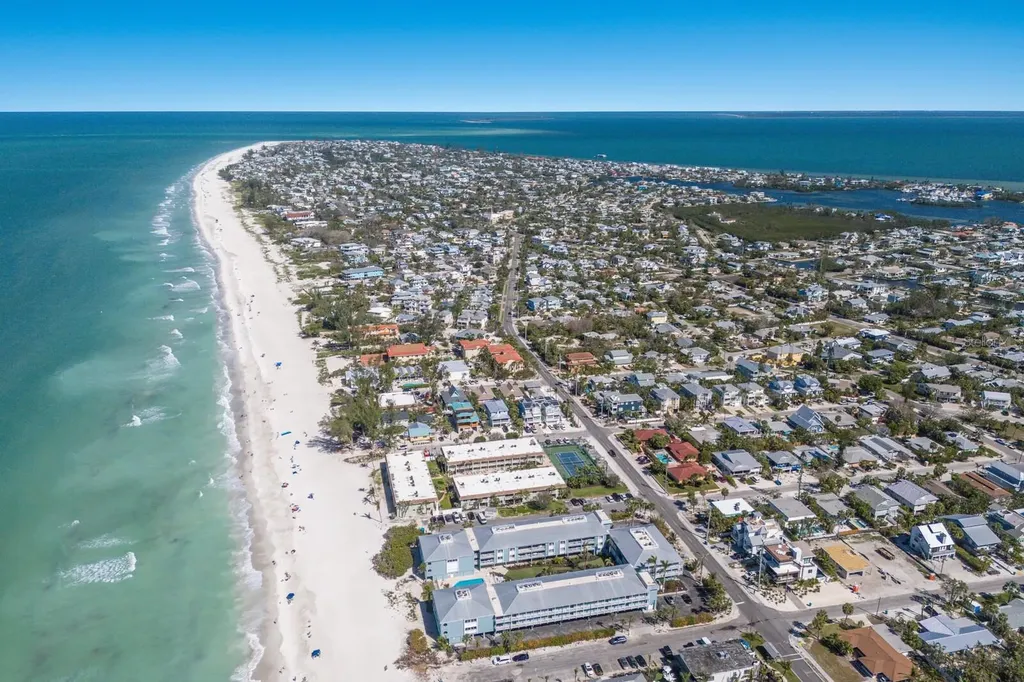 7000 Gulf Drive Holmes Beach FL 34217