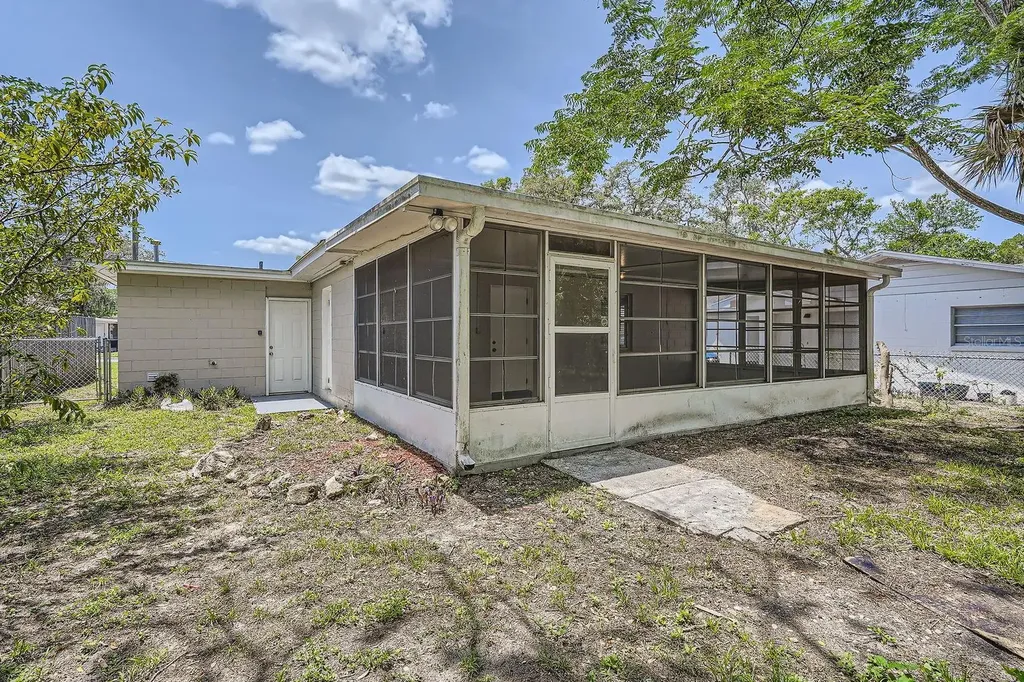 108 N Truett Street Leesburg FL 34748