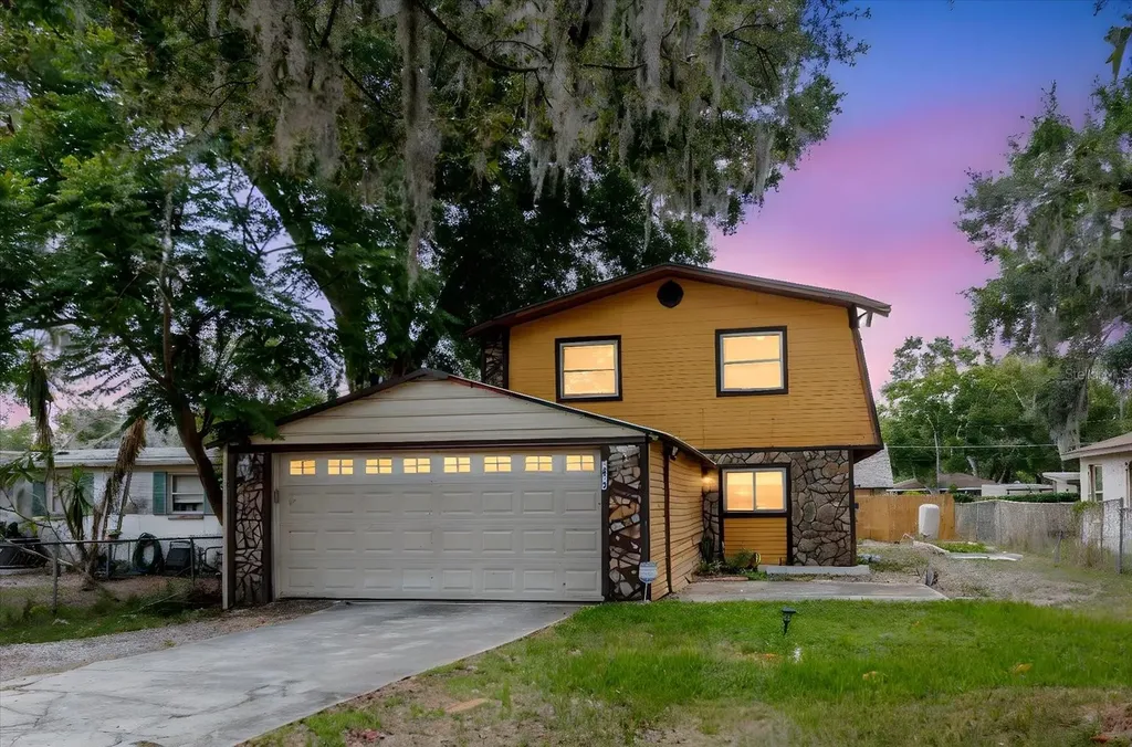 1010 Oakhill Street Seffner FL 33584