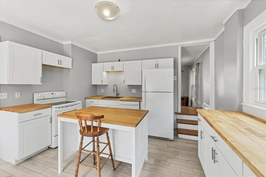 2529 7th Avenue W Bradenton FL 34205
