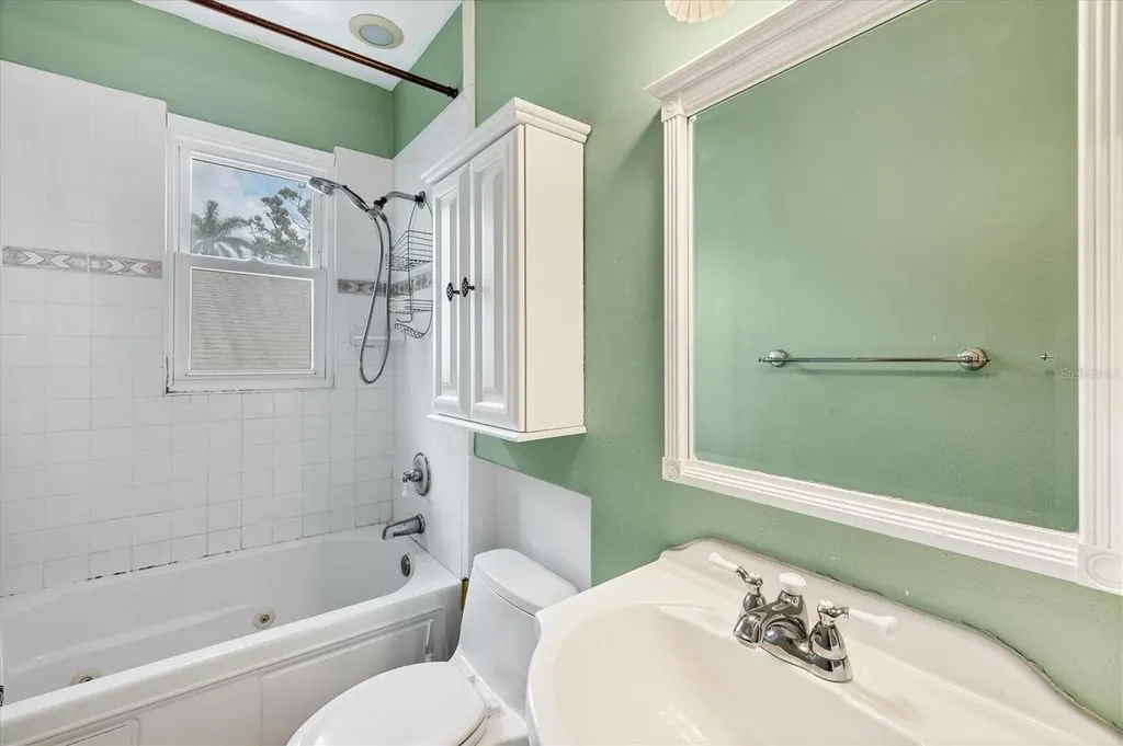 2529 7th Avenue W Bradenton FL 34205