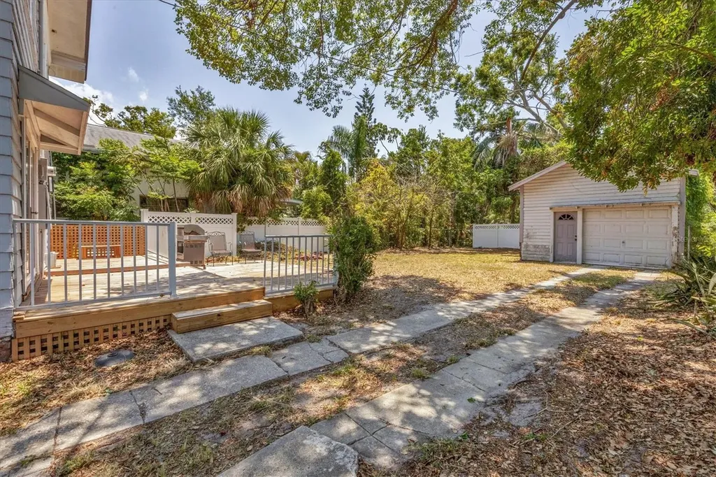 2529 7th Avenue W Bradenton FL 34205