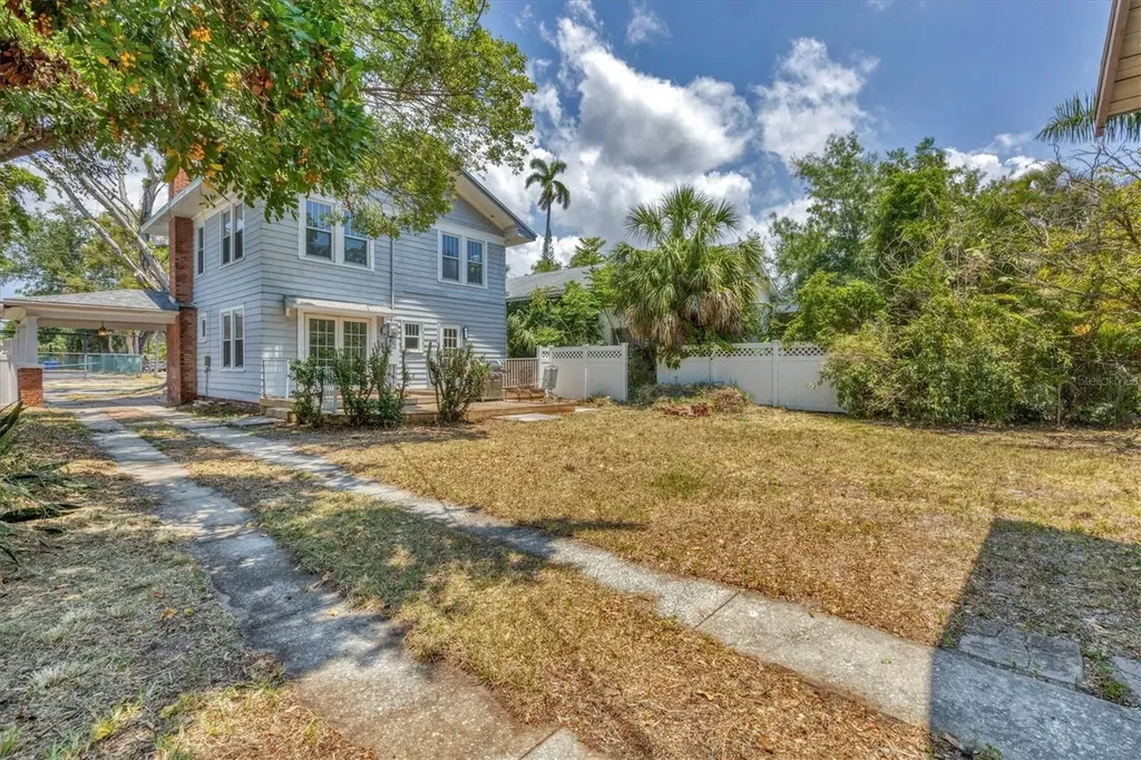 2529 7th Avenue W Bradenton FL 34205