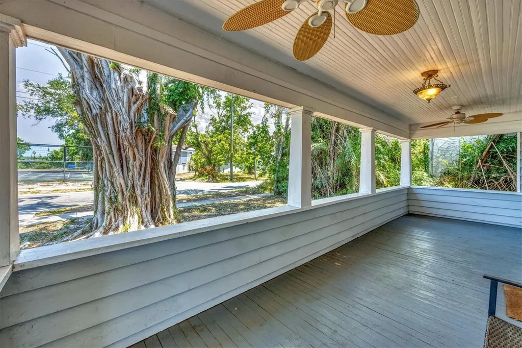 2529 7th Avenue W Bradenton FL 34205