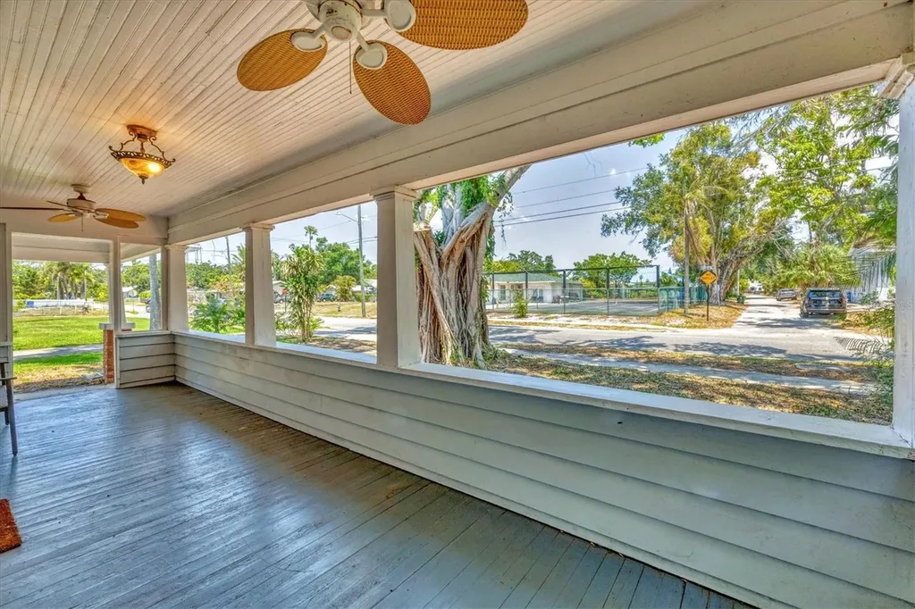 2529 7th Avenue W Bradenton FL 34205