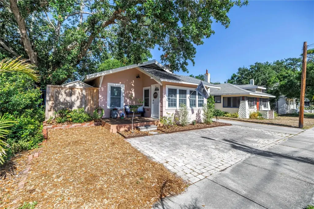 1174 8th Street N St Petersburg FL 33701