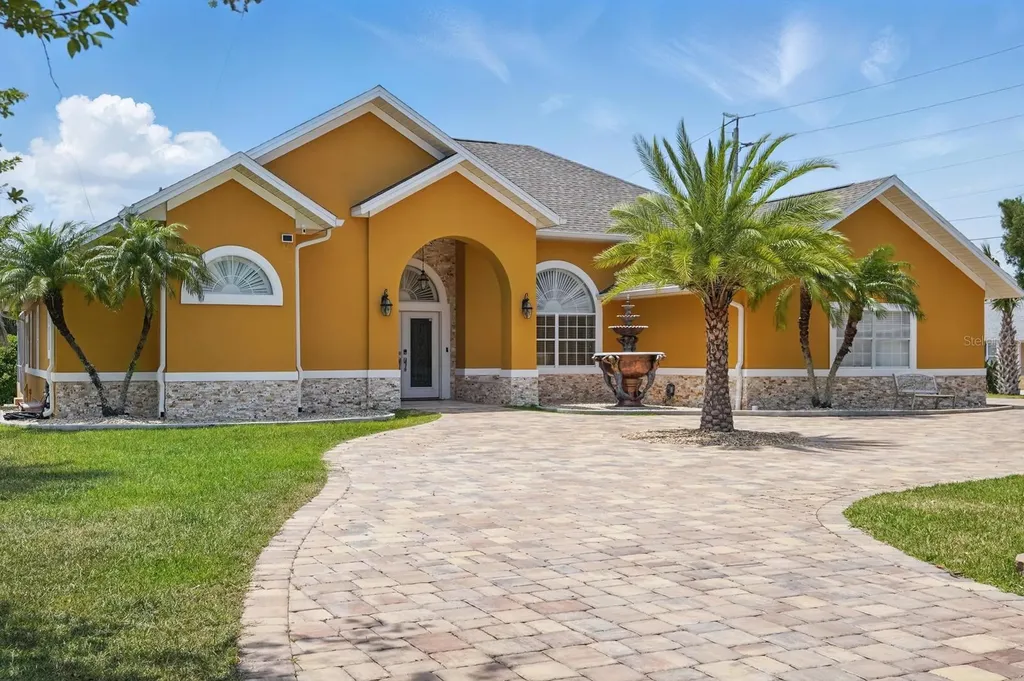 2 Cleveland Court Palm Coast FL 32137