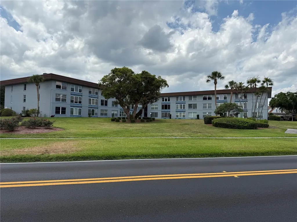 333 Lake Howard Drive NW Winter Haven FL 33880