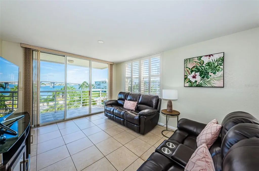 6081 Bahia Del Mar Circle St Petersburg FL 33715