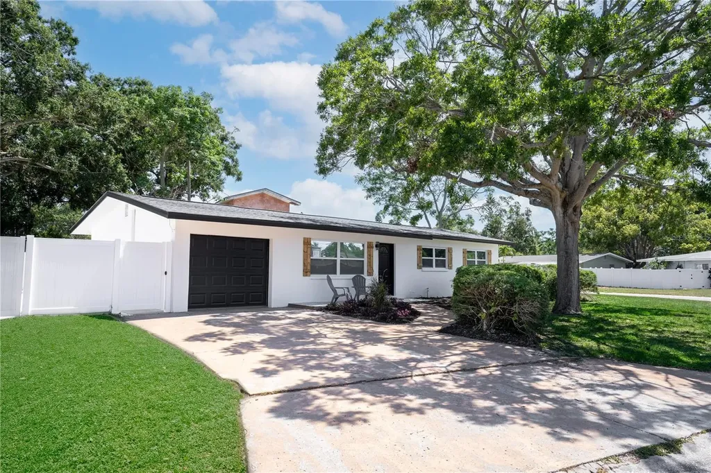 5698 26th Avenue N St Petersburg FL 33710