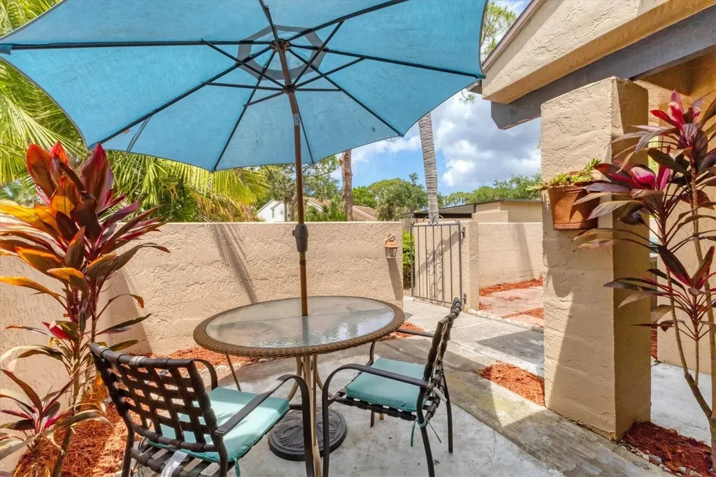 5273 Myrtle Wood Sarasota FL 34235