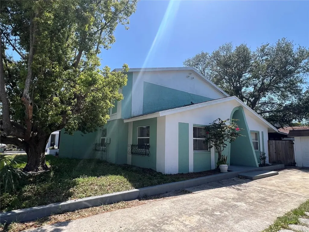 2068 San Marino Way N Clearwater FL 33763