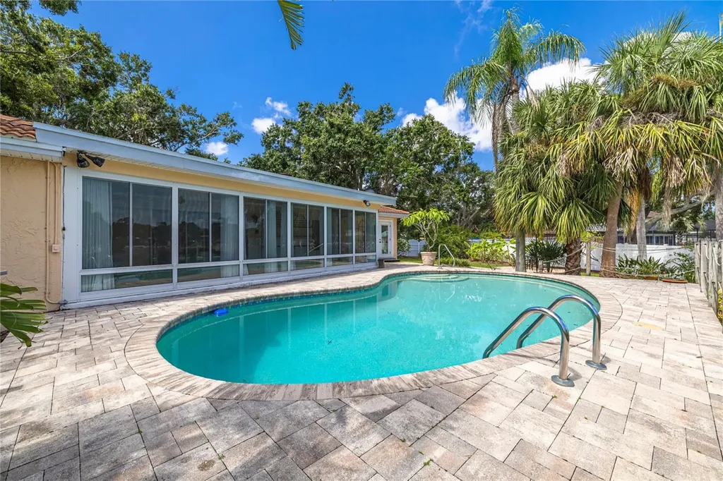 2370 Weymouth Drive Clearwater FL 33764