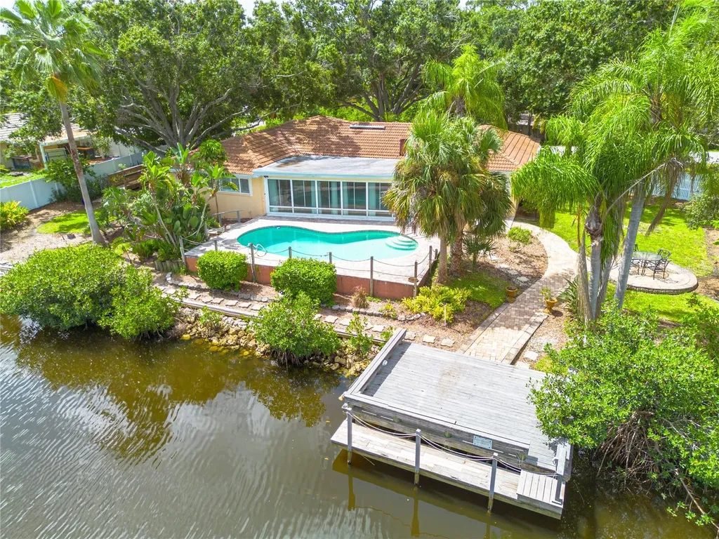 2370 Weymouth Drive Clearwater FL 33764