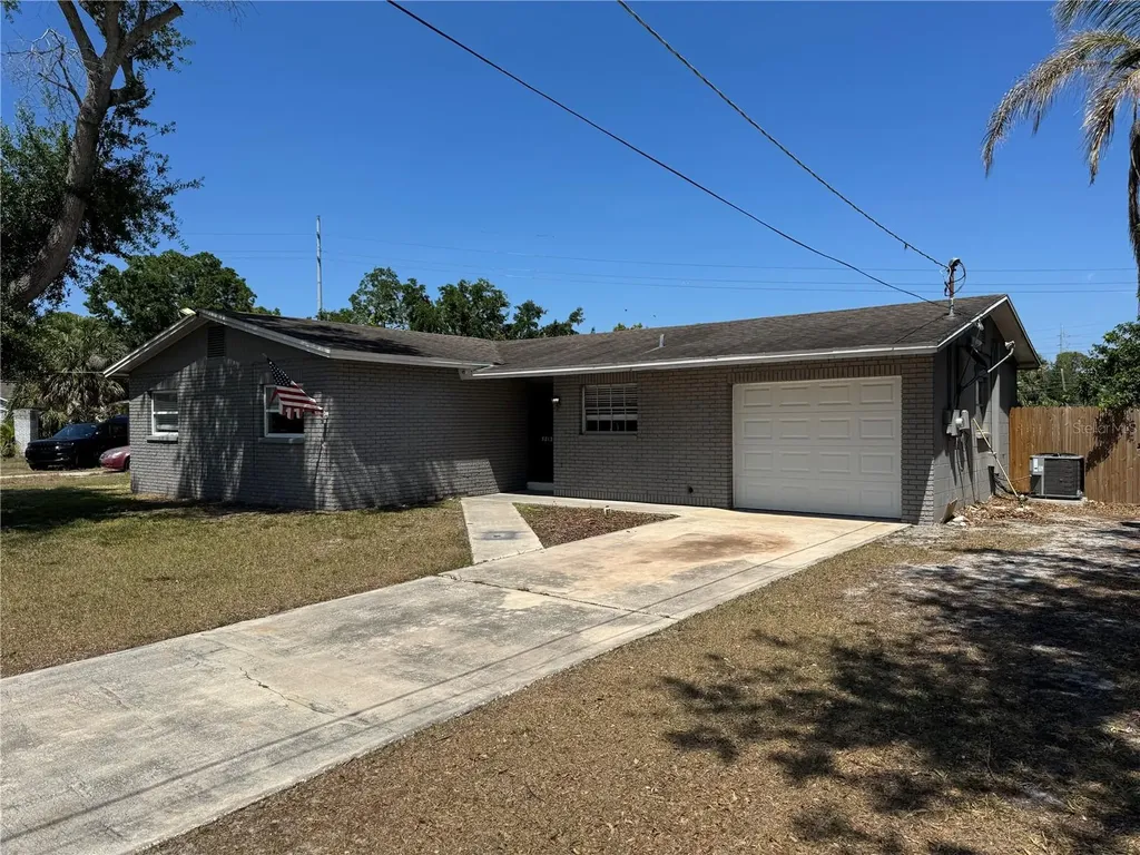 5813 Oxford Drive Tampa FL 33615