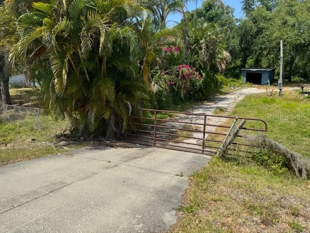 10709 E Bay Road Gibsonton FL 33534