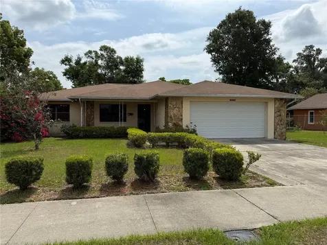 13742 14th Street Dade City FL 33525
