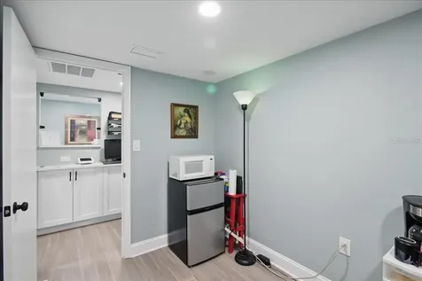 4250 W Bay To Bay Boulevard Tampa FL 33629