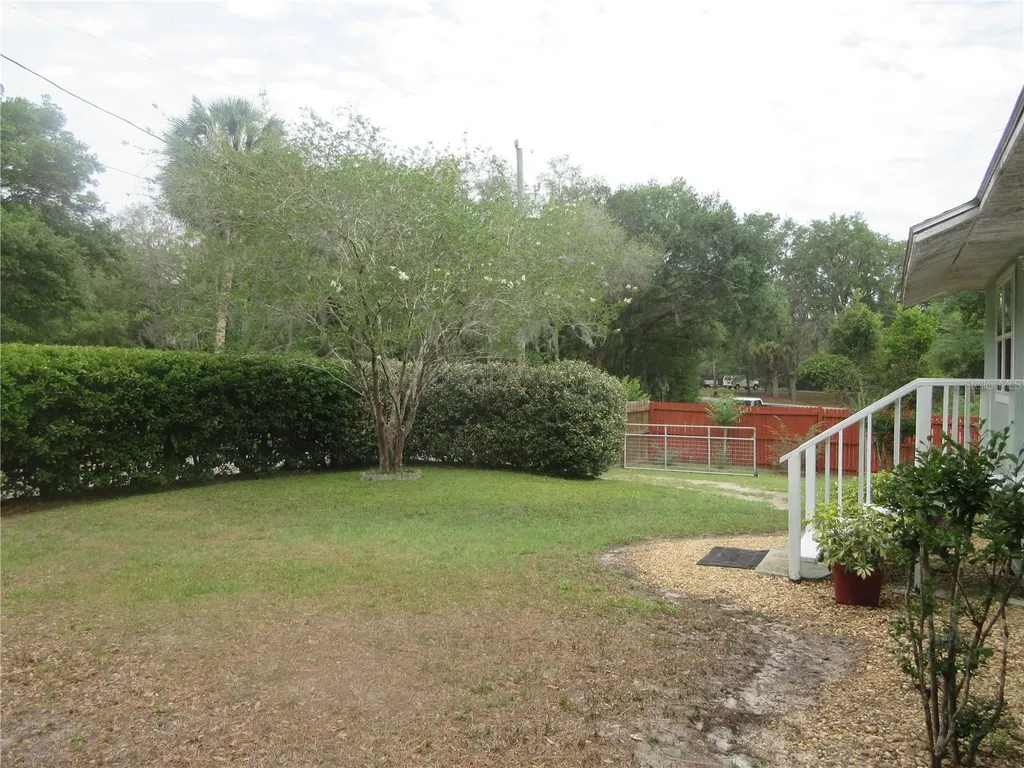 5949 SE 164th Court Ocklawaha FL 32179
