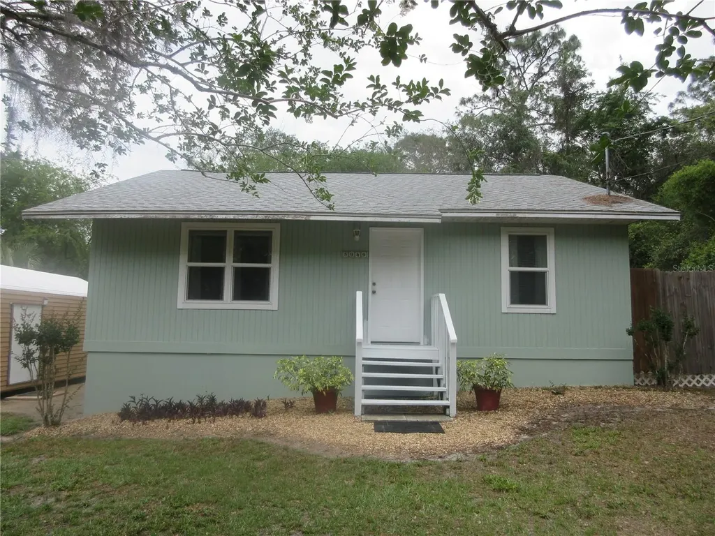 5949 SE 164th Court Ocklawaha FL 32179