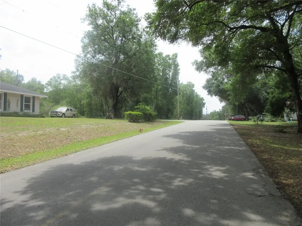 5949 SE 164th Court Ocklawaha FL 32179