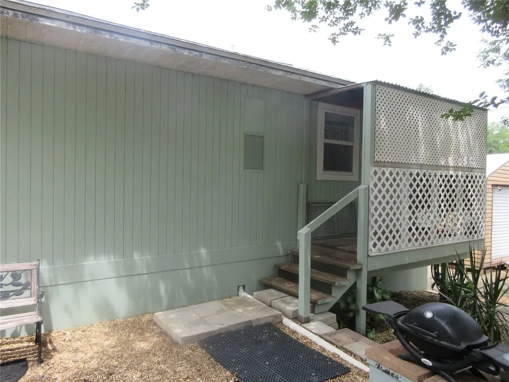 5949 SE 164th Court Ocklawaha FL 32179