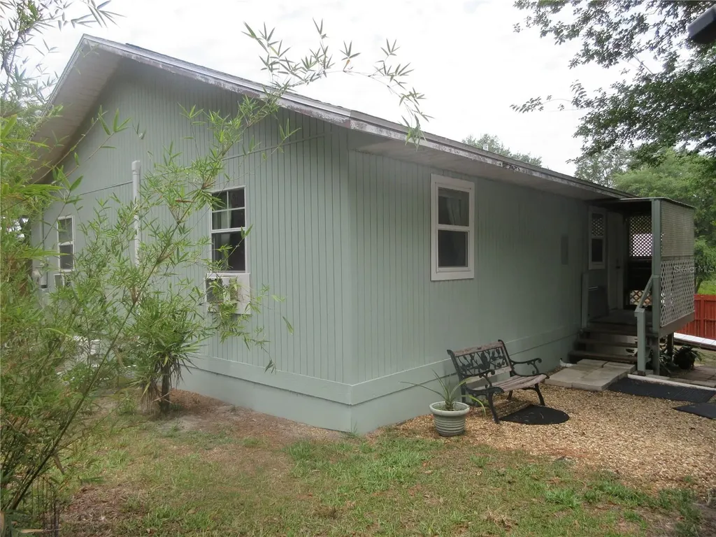 5949 SE 164th Court Ocklawaha FL 32179