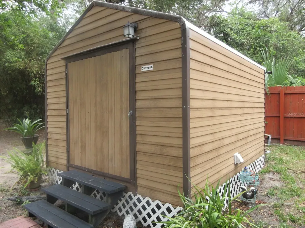 5949 SE 164th Court Ocklawaha FL 32179