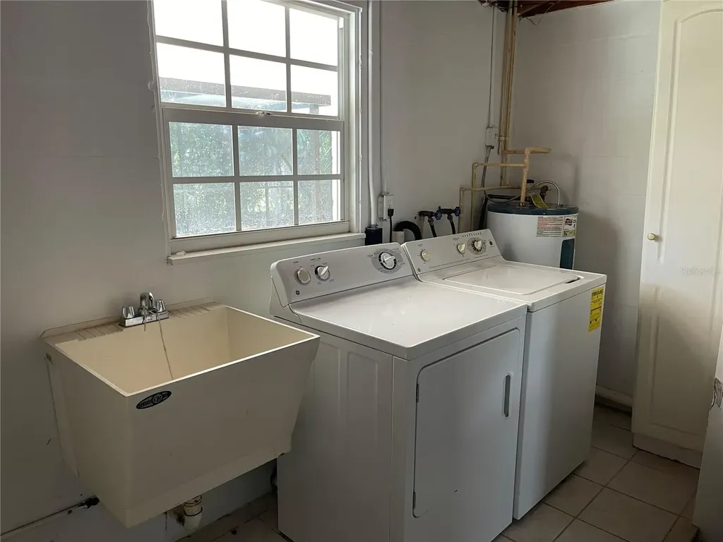 236 Davis Boulevard Sarasota FL 34237