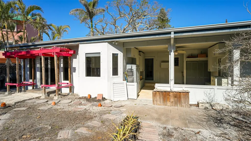 132 Harrison Drive Sarasota FL 34236