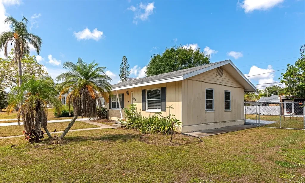 2004 19th Street W Bradenton FL 34205