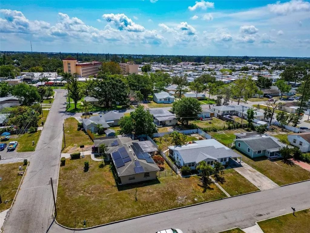 2004 19th Street W Bradenton FL 34205